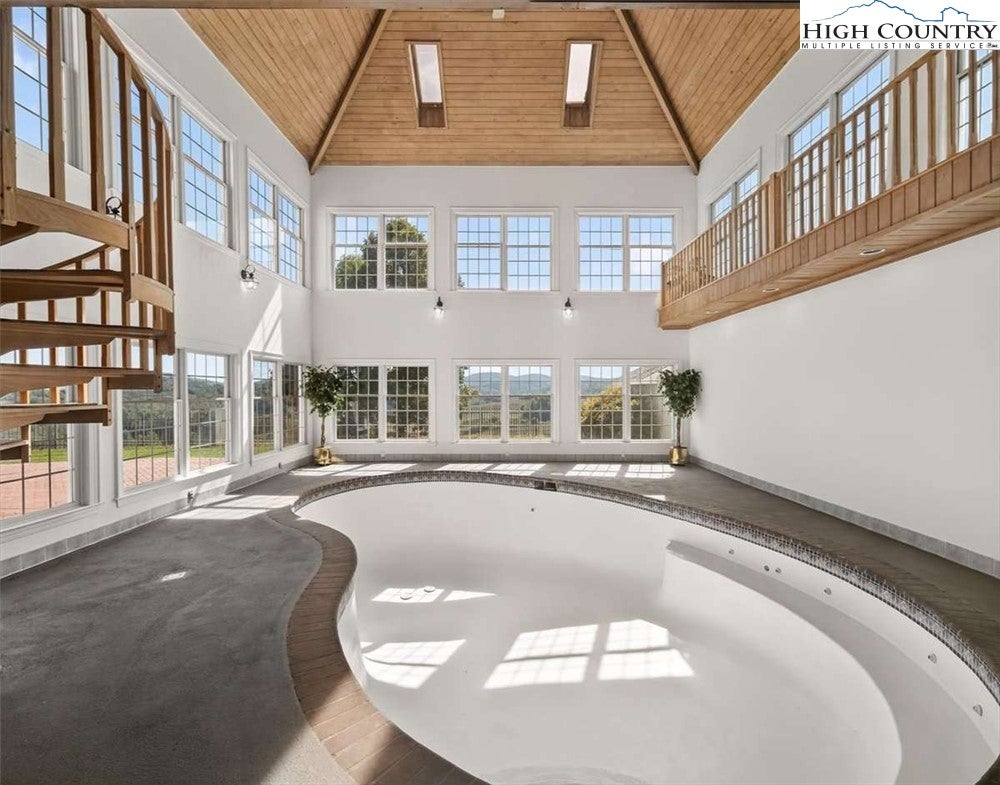 755 Grandview Drive