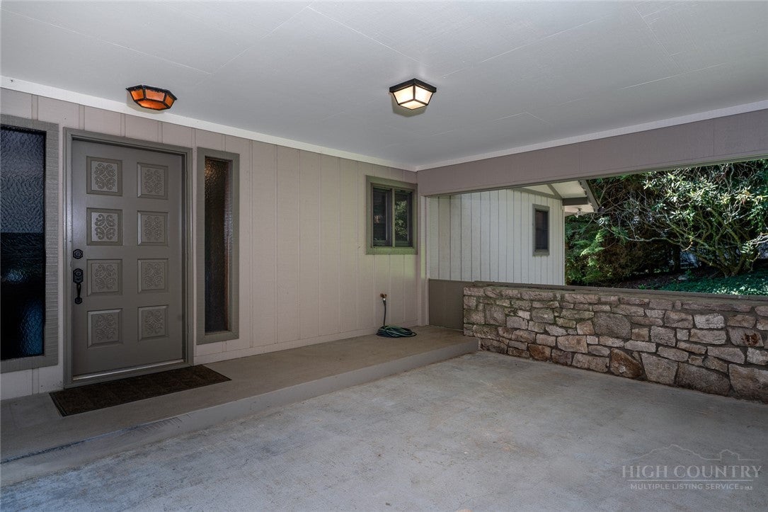 877 Hickory
