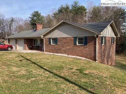 Photo of 286 RAVEN LAUREL Drive, Wilkesboro, NC 28697 (MLS # 259559)