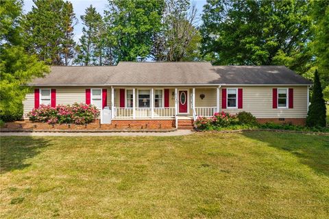 Photo of 1137 Hibriten Drive, Lenoir, NC 28645 (MLS # 261761)