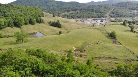 Photo of 336 Mtn Valley Drive, West Jefferson, NC 28694 (MLS # 262105)