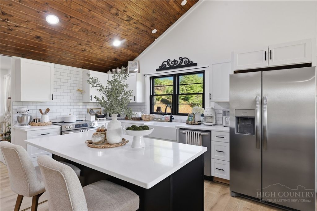 Photo of 755 Ray Taylor Road, West Jefferson, NC 28694 (MLS # 261883)