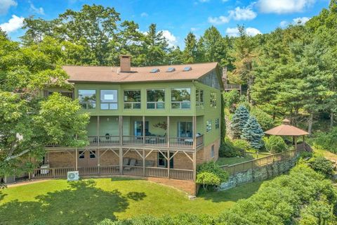 Photo of 140 Foggy Hollow, Blowing Rock, NC 28605 (MLS # 263082)
