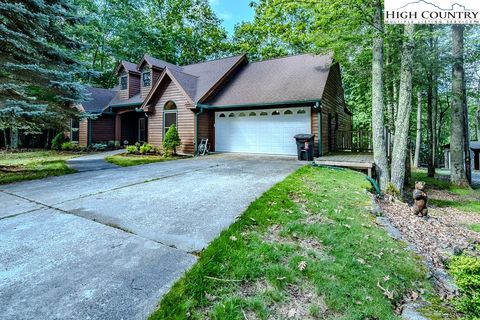 Photo of 717 Pine Ridge Road, Beech Mountain, NC 28604 (MLS # 257008)