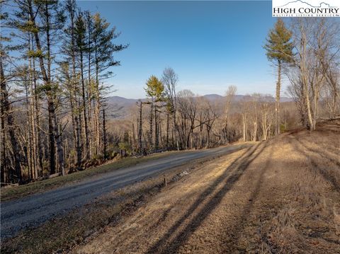 Photo of WR-41 Clouds Rest Drive, Elk Park, NC 28604 (MLS # 254251)