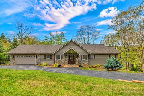 Photo of 60 Sir Richards Court, Roaring Gap, NC 28668 (MLS # 261660)