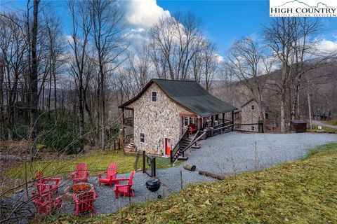Photo of 214 Sugar Bear Ridge Lane, Banner Elk, NC 28604 (MLS # 260153)