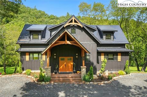 Photo of 727 Riverwind Drive, Lansing, NC 28643 (MLS # 258311)
