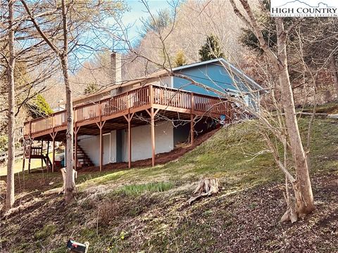 Photo of 107 Forget Me Nots Trail, Sugar Grove, NC 28679 (MLS # 242870)
