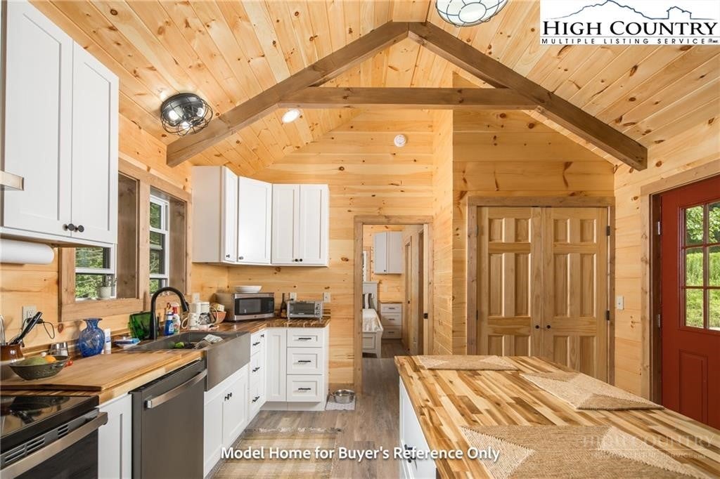 490 Laurelwood Lane