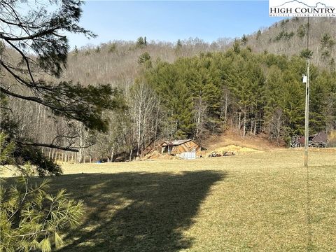 Photo of 529 Will Glenn Road, Sugar Grove, NC 28679 (MLS # 248056) Photo of 529 Will Glenn Road, Sugar Grove, NC 28679 (MLS # 248056)