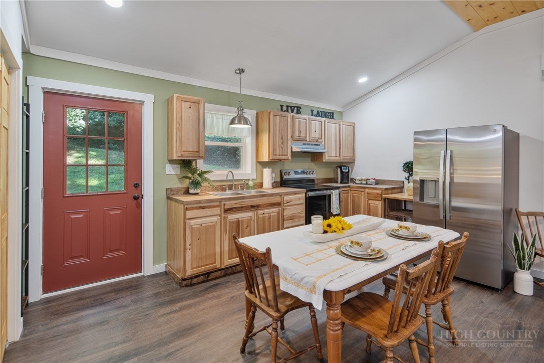 190 Hummingbird Lane