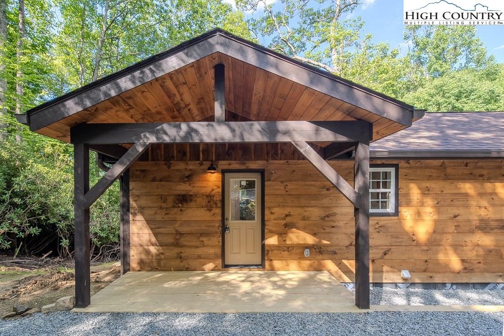 Photo of 114 Goldfinch Road, Newland, NC 28657 (MLS # 259280)