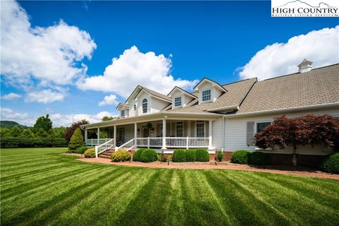 Photo of 212 Johnson Street, Boone, NC 28607 (MLS # 244810)