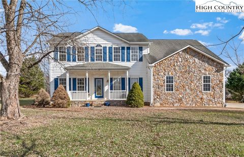 Photo of 208 Mountain View Road, Statesville, NC 28625 (MLS # 259537)