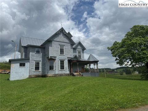 Photo of 65 Green Gable Road, Troutdale, VA 24378 (MLS # 256246) Photo of 65 Green Gable Road, Troutdale, VA 24378 (MLS # 256246)