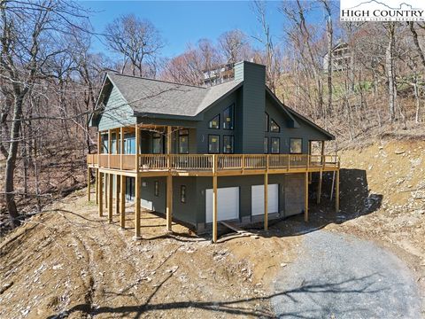 Photo of 240 Silver Fox Trail, Beech Mountain, NC 28604 (MLS # 254790)