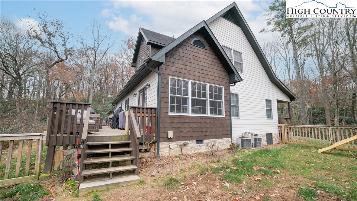 Newland, North Carolina 28657, United States, 3 Bedrooms Bedrooms, ,3 BathroomsBathrooms,Residential,Active,117643