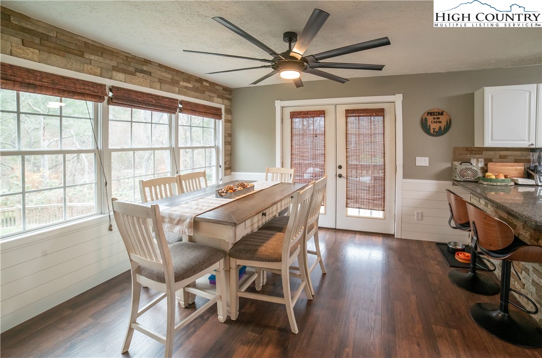 Newland, North Carolina 28657, United States, 3 Bedrooms Bedrooms, ,3 BathroomsBathrooms,Residential,Active,117643