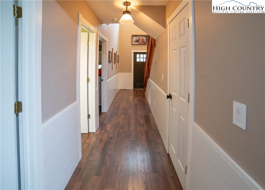 Newland, North Carolina 28657, United States, 3 Bedrooms Bedrooms, ,3 BathroomsBathrooms,Residential,Active,117643