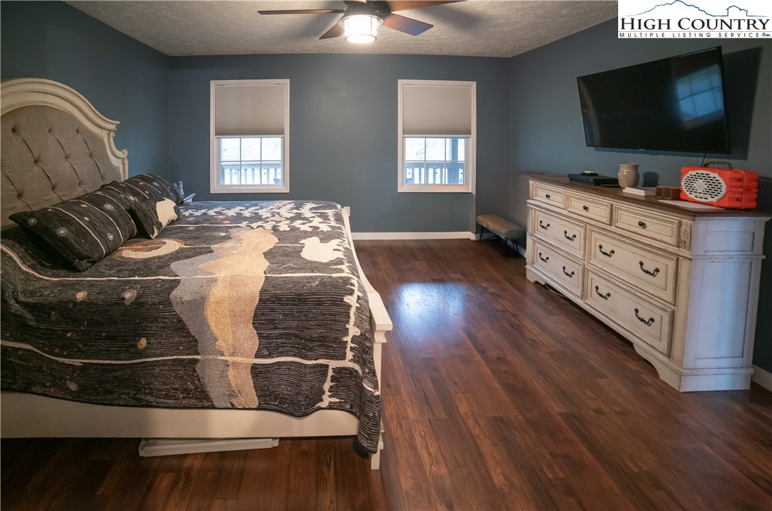 Newland, North Carolina 28657, United States, 3 Bedrooms Bedrooms, ,3 BathroomsBathrooms,Residential,Active,117643