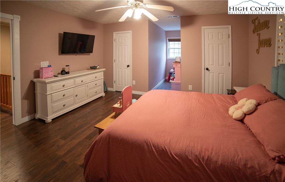 Newland, North Carolina 28657, United States, 3 Bedrooms Bedrooms, ,3 BathroomsBathrooms,Residential,Active,117643