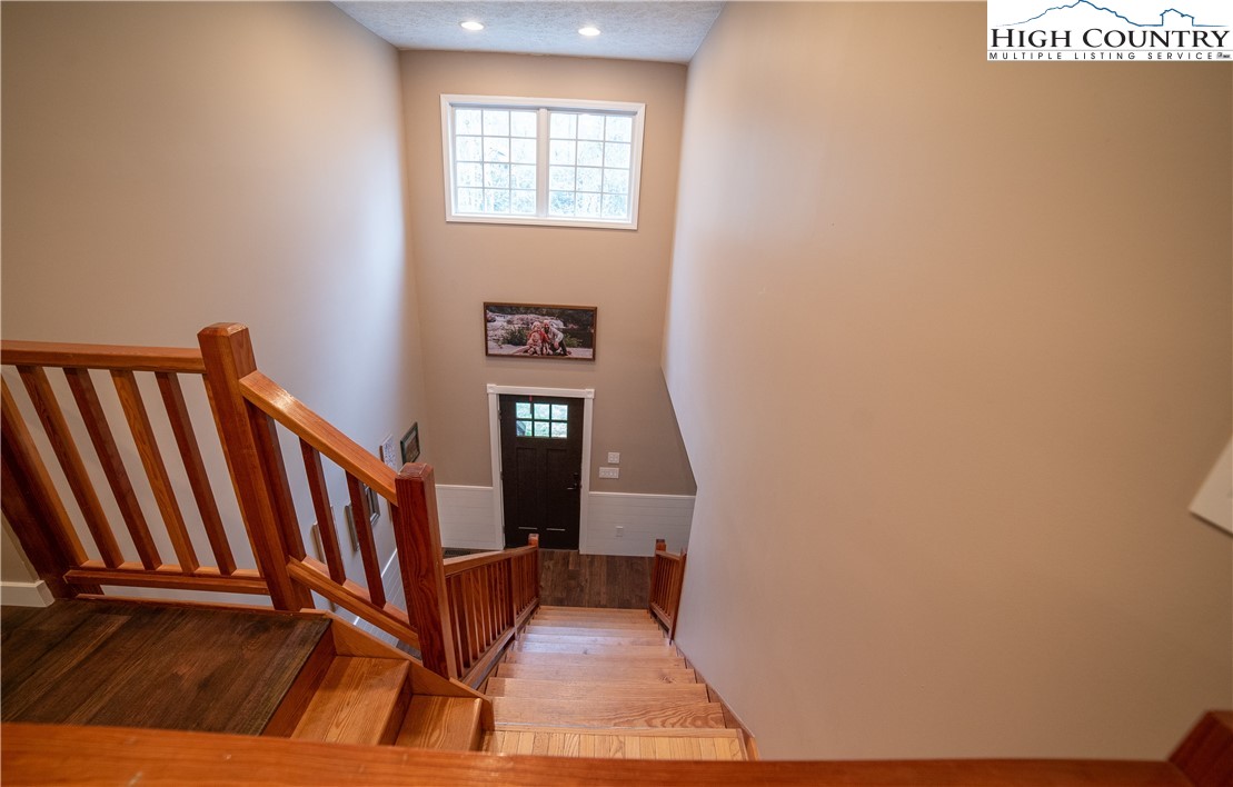 Newland, North Carolina 28657, United States, 3 Bedrooms Bedrooms, ,3 BathroomsBathrooms,Residential,Active,117643