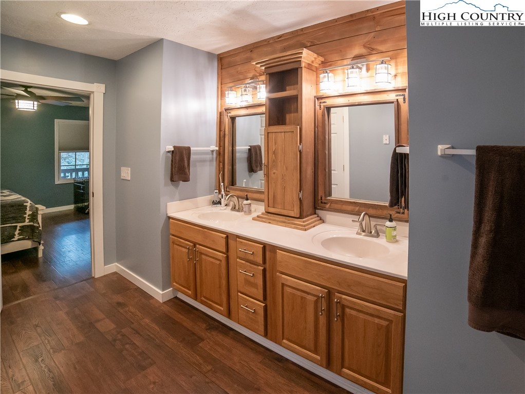 Newland, North Carolina 28657, United States, 3 Bedrooms Bedrooms, ,3 BathroomsBathrooms,Residential,Active,117643