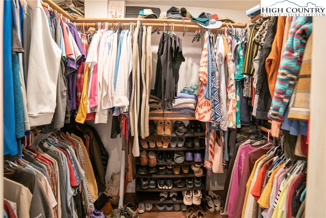 Newland, North Carolina 28657, United States, 3 Bedrooms Bedrooms, ,3 BathroomsBathrooms,Residential,Active,117643