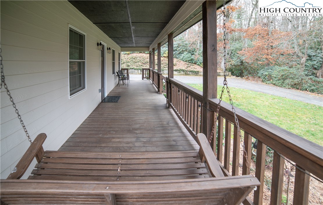 Newland, North Carolina 28657, United States, 3 Bedrooms Bedrooms, ,3 BathroomsBathrooms,Residential,Active,117643