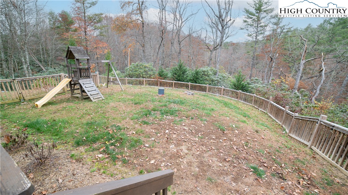 Newland, North Carolina 28657, United States, 3 Bedrooms Bedrooms, ,3 BathroomsBathrooms,Residential,Active,117643