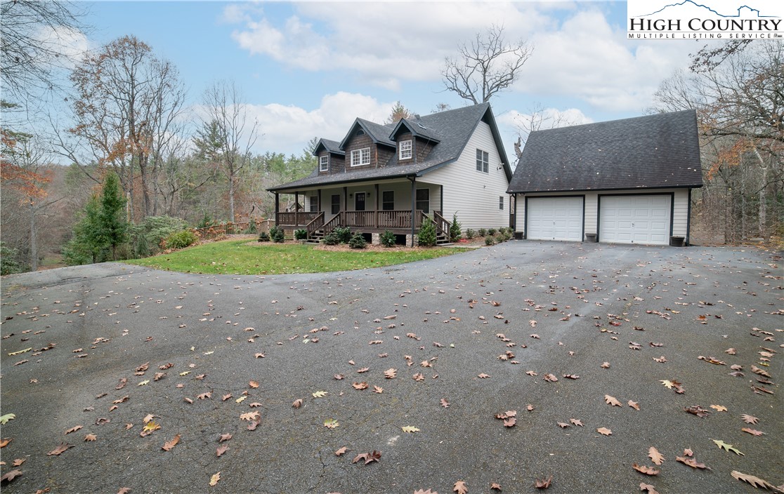 Newland, North Carolina 28657, United States, 3 Bedrooms Bedrooms, ,3 BathroomsBathrooms,Residential,Active,117643