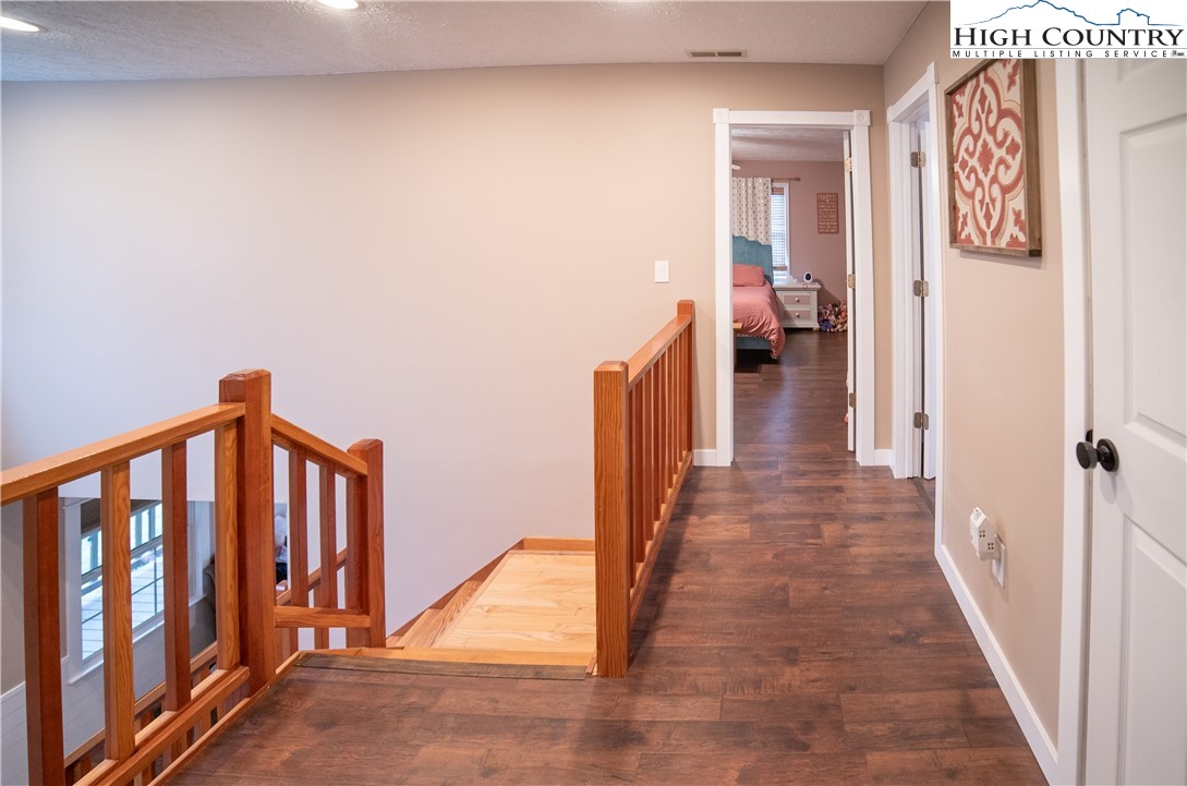 Newland, North Carolina 28657, United States, 3 Bedrooms Bedrooms, ,3 BathroomsBathrooms,Residential,Active,117643