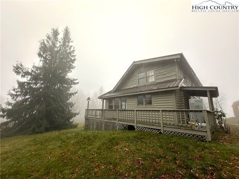 Photo of 462/464 Rocky Knob Road, Zionville, NC 28698 (MLS # 252800)