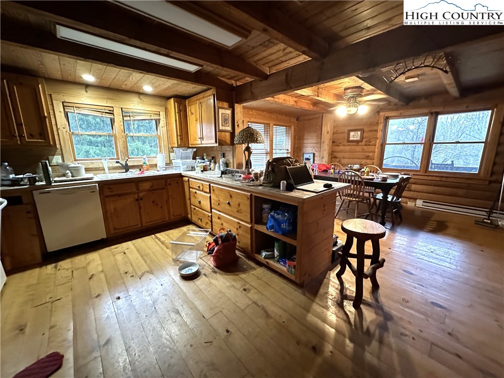 Zionville, North Carolina 28698, United States, 2 Bedrooms Bedrooms, ,2 BathroomsBathrooms,Residential,Pending,25818