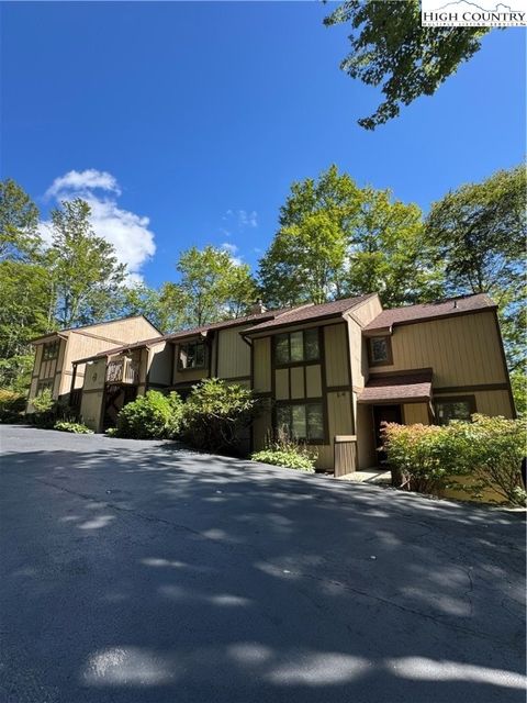 Photo of 175 Ridgeview Road #2, Sugar Mountain, NC 28604 (MLS # 257449)
