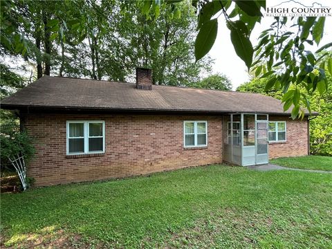 Photo of 126 Woodland Drive, Boone, NC 28607 (MLS # 249927)