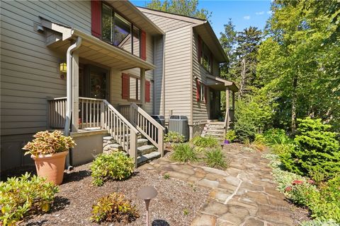 Photo of 107 Mayview Manor Court #O, Blowing Rock, NC 28605 (MLS # 261186)