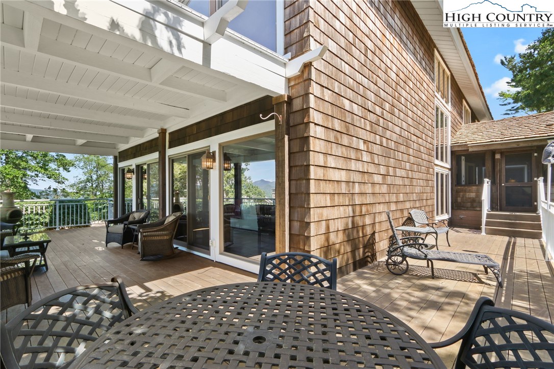 Boone, North Carolina 28607, United States, 3 Bedrooms Bedrooms, ,4 BathroomsBathrooms,Residential,Active,163211