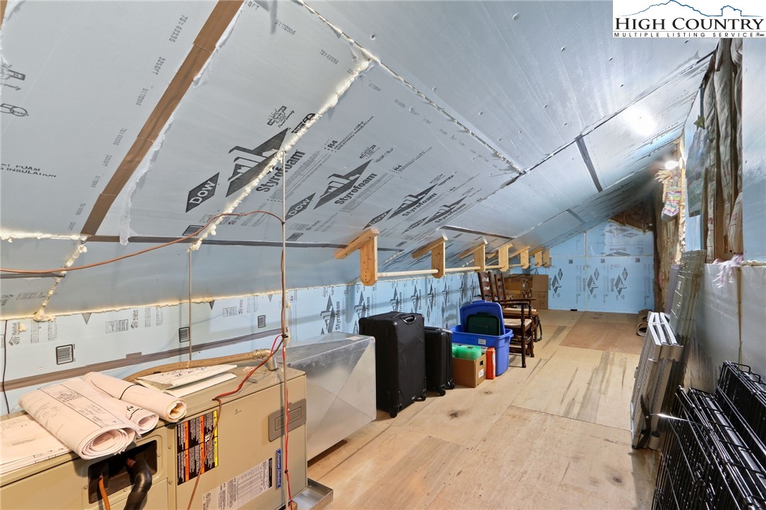 Boone, North Carolina 28607, United States, 3 Bedrooms Bedrooms, ,4 BathroomsBathrooms,Residential,Active,163211