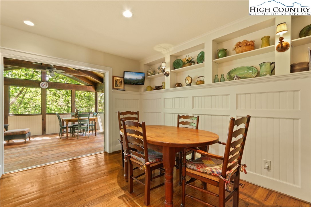 Boone, North Carolina 28607, United States, 3 Bedrooms Bedrooms, ,4 BathroomsBathrooms,Residential,Active,163211