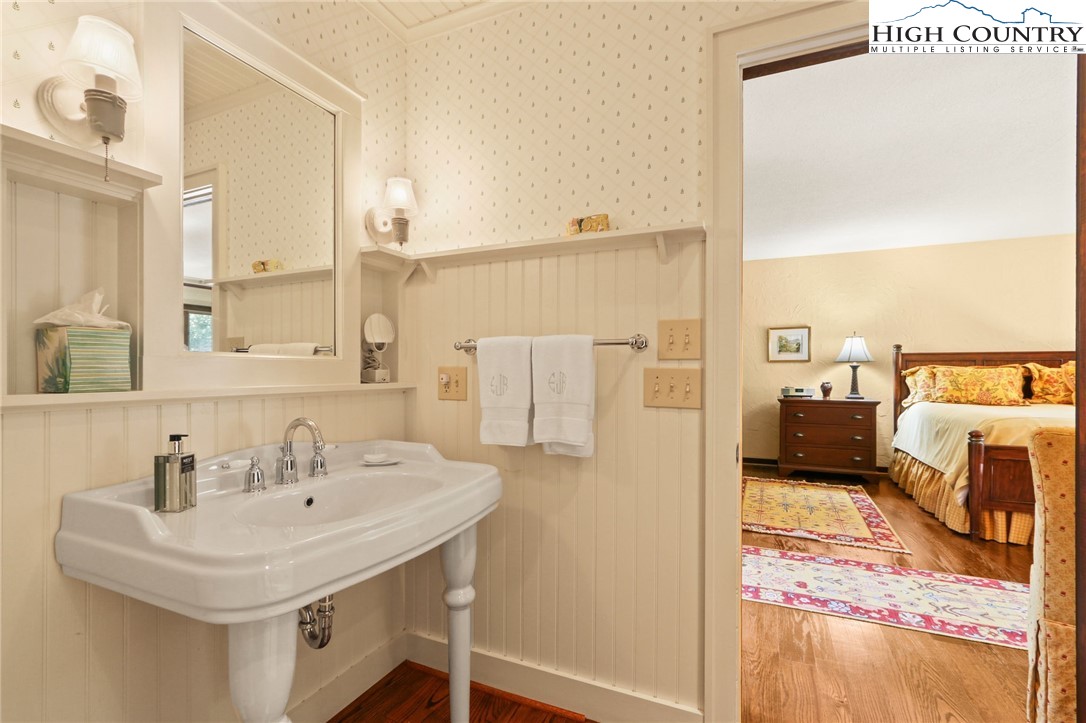 Boone, North Carolina 28607, United States, 3 Bedrooms Bedrooms, ,4 BathroomsBathrooms,Residential,Active,163211