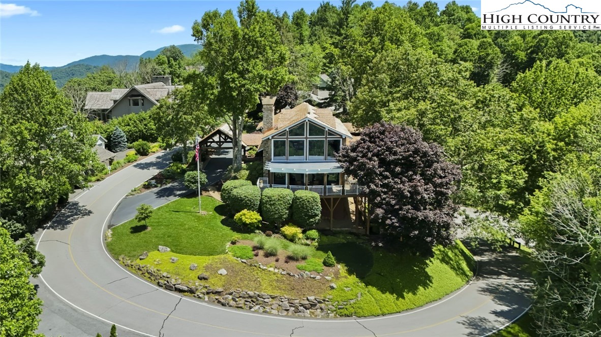 Boone, North Carolina 28607, United States, 3 Bedrooms Bedrooms, ,4 BathroomsBathrooms,Residential,Active,163211