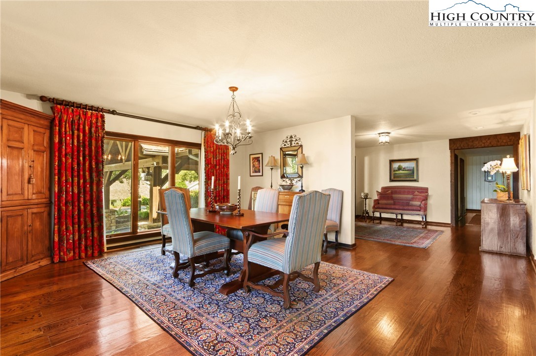 Boone, North Carolina 28607, United States, 3 Bedrooms Bedrooms, ,4 BathroomsBathrooms,Residential,Active,163211