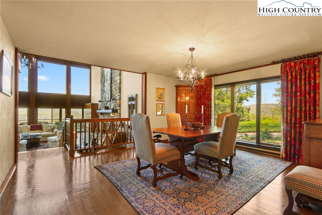 Boone, North Carolina 28607, United States, 3 Bedrooms Bedrooms, ,4 BathroomsBathrooms,Residential,Active,163211