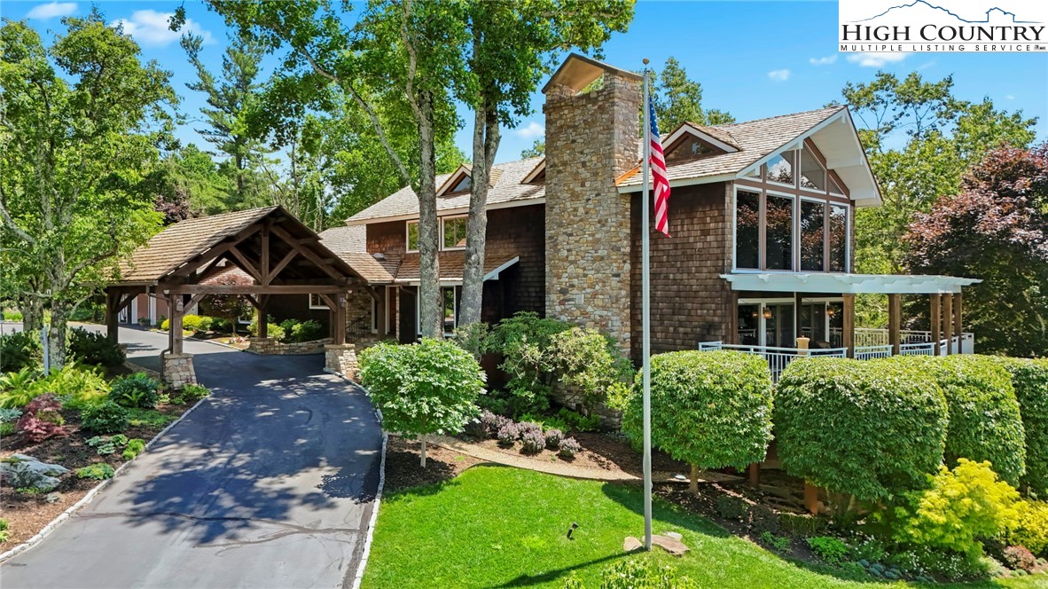 Boone, North Carolina 28607, United States, 3 Bedrooms Bedrooms, ,4 BathroomsBathrooms,Residential,Active,163211