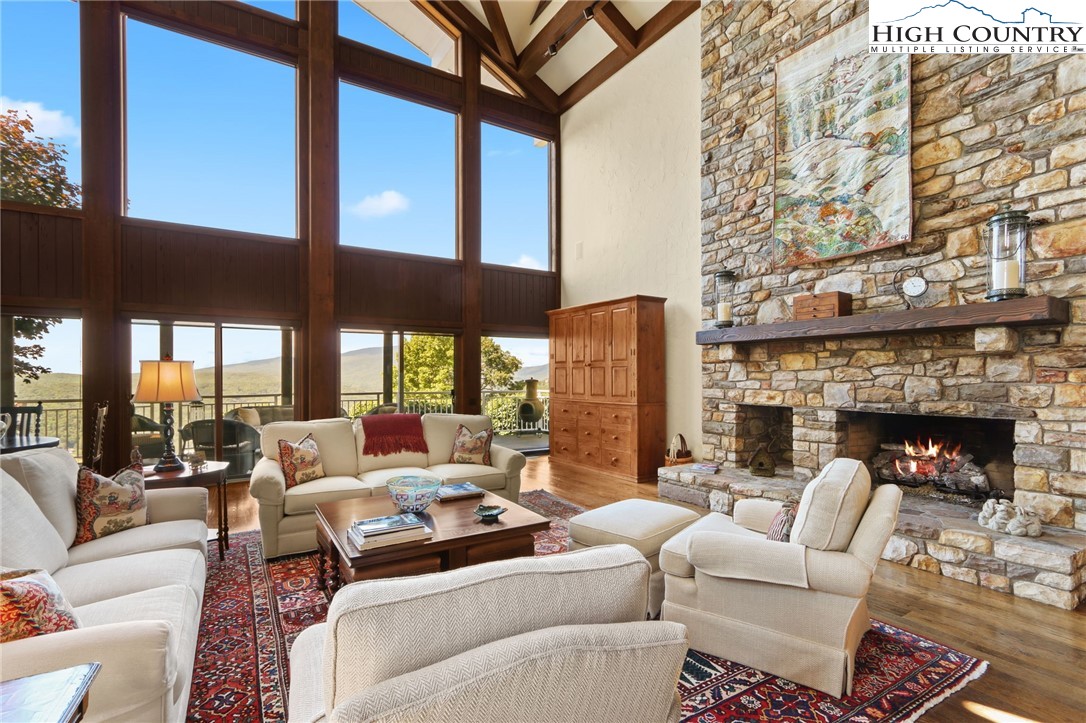 Boone, North Carolina 28607, United States, 3 Bedrooms Bedrooms, ,4 BathroomsBathrooms,Residential,Active,163211