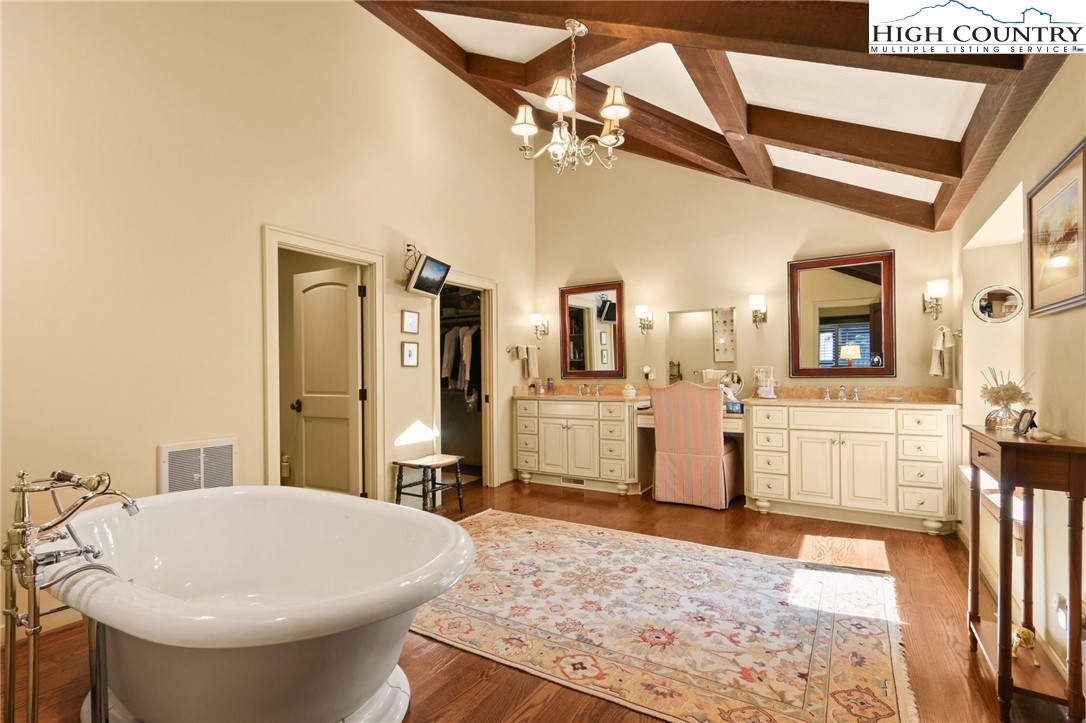 Boone, North Carolina 28607, United States, 3 Bedrooms Bedrooms, ,4 BathroomsBathrooms,Residential,Active,163211