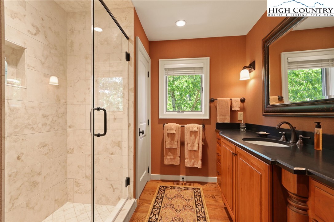 Boone, North Carolina 28607, United States, 3 Bedrooms Bedrooms, ,4 BathroomsBathrooms,Residential,Active,163211