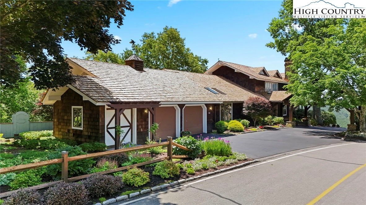 Boone, North Carolina 28607, United States, 3 Bedrooms Bedrooms, ,4 BathroomsBathrooms,Residential,Active,163211